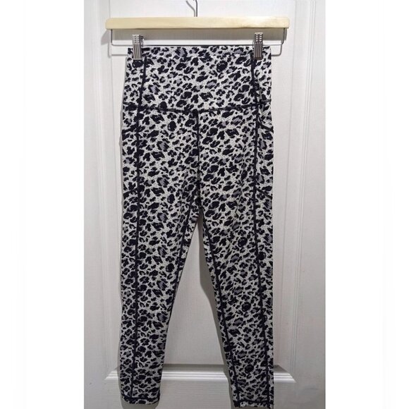 ZYIA | Snow Leopard Brilliant 7/8 Leggings - Picture 3 of 11
